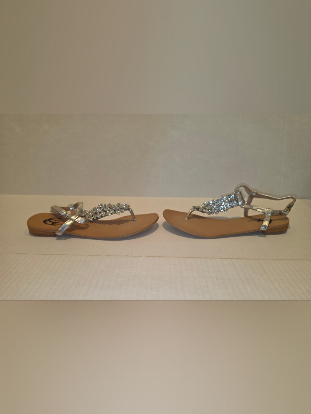 GC SHOES Embellished Silver T-Strap Sandals - Women's Sz 10/Sz 40